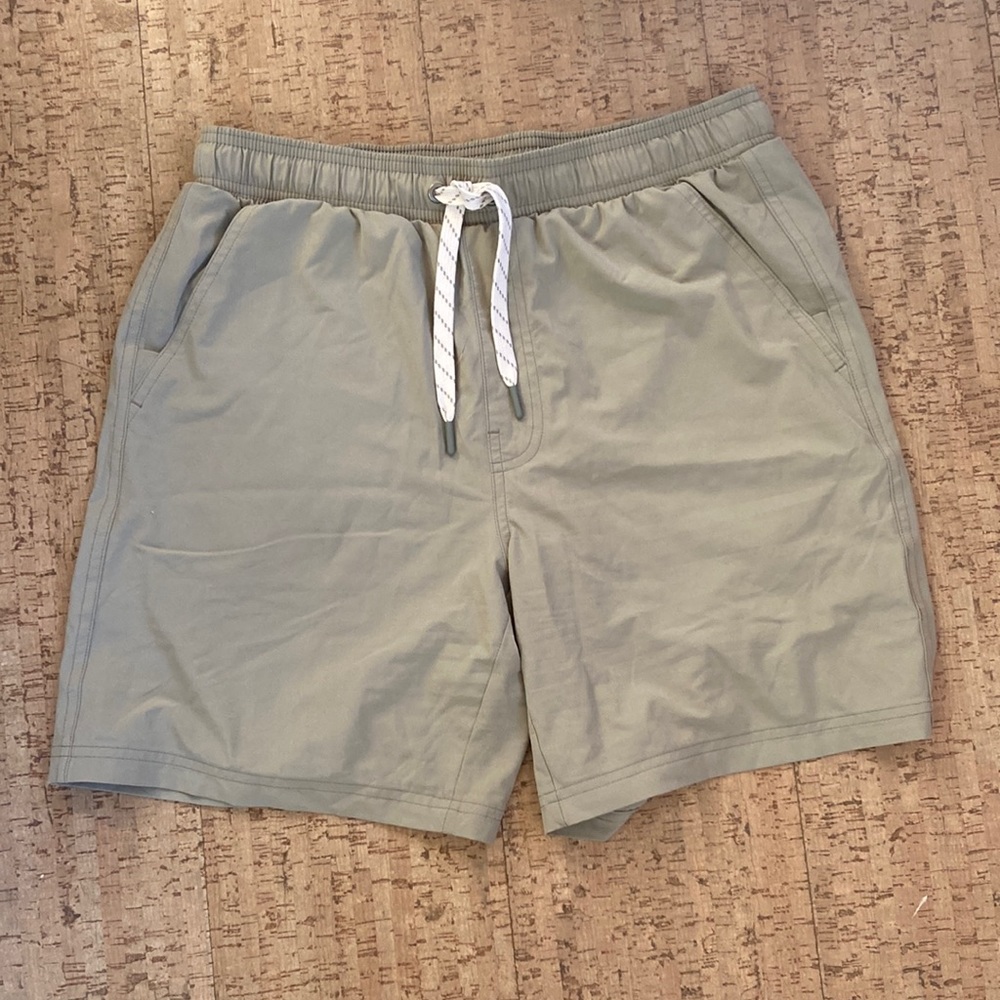 Men’s athletic shorts in size medium, sage green